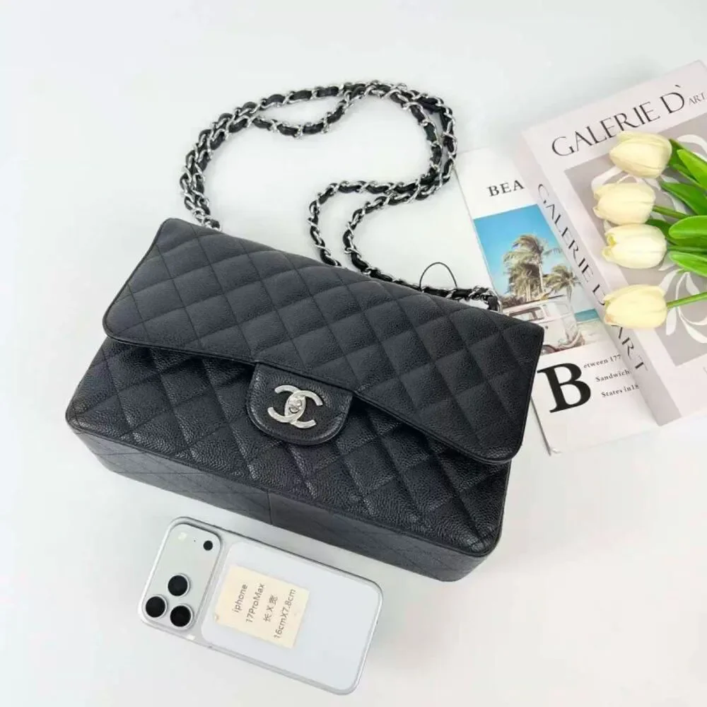 CHANEL brand color